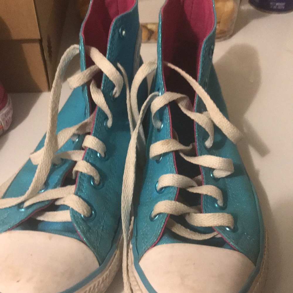 Girls converse